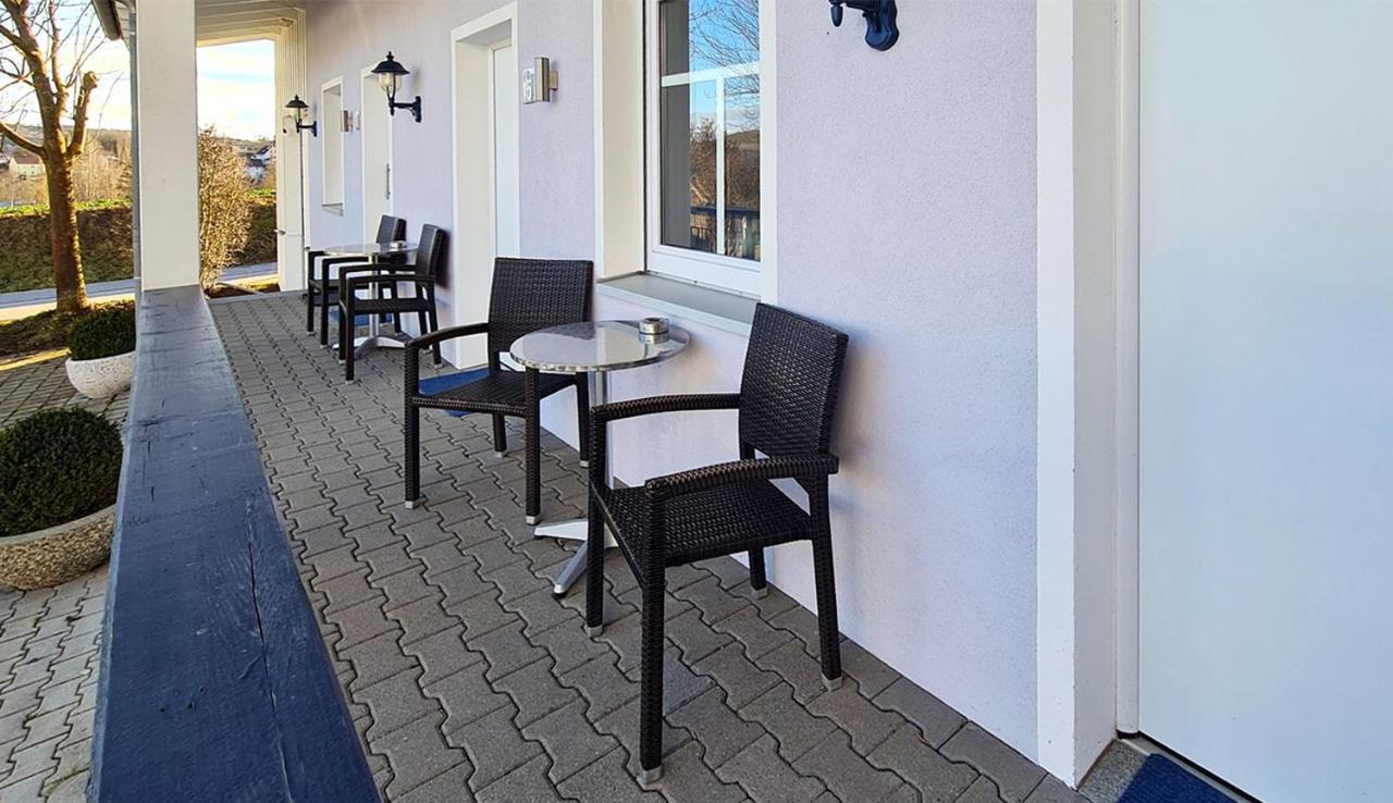 Donau-Hotel Sinzing Bagian luar foto