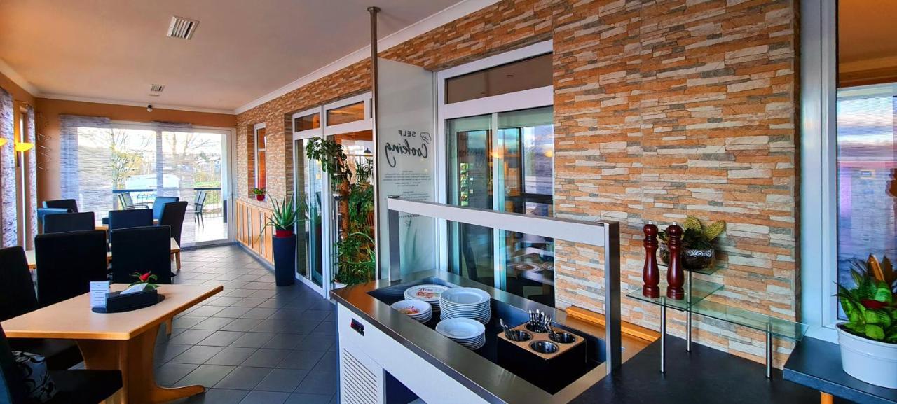 Donau-Hotel Sinzing Bagian luar foto